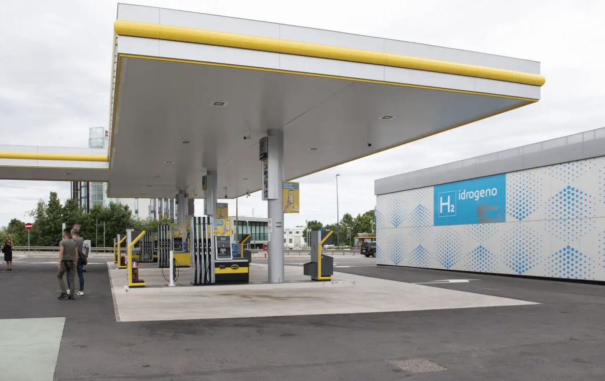 Rinnovabili • hydrogen filling station