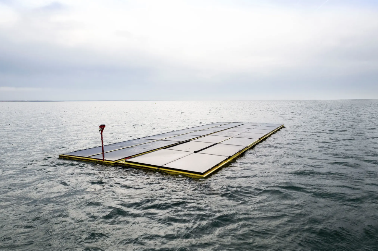 Rinnovabili • Solar panels at sea