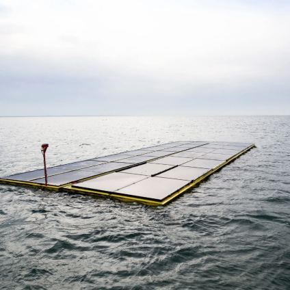 Rinnovabili • Solar panels at sea