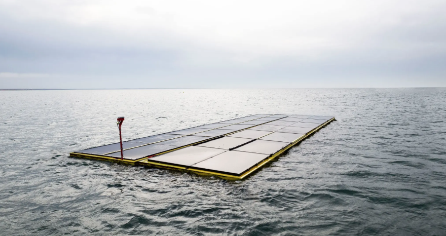 Rinnovabili • Solar panels at sea