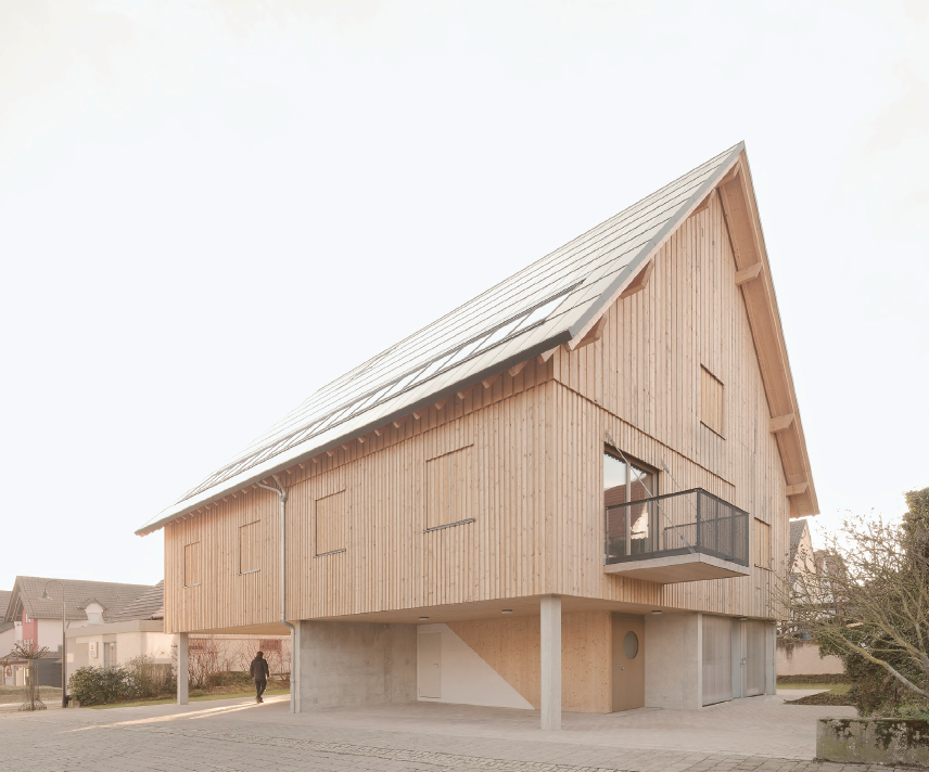 Haus Hoinka, the flexible and recyclable straw and wood baled house