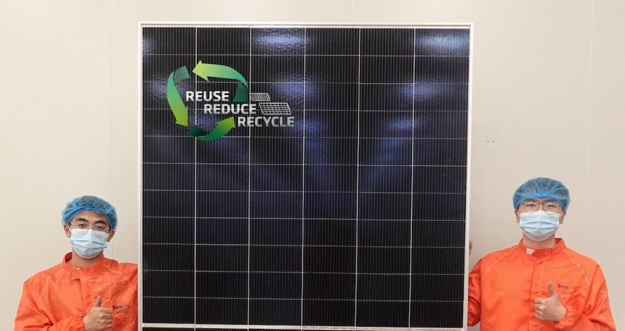 Rinnovabili • the first fully recycled silicon photovoltaic module