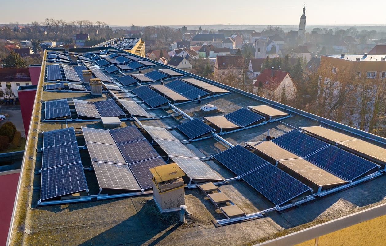 Rinnovabili • Solar panels on roofs and microclimate: let's clarify