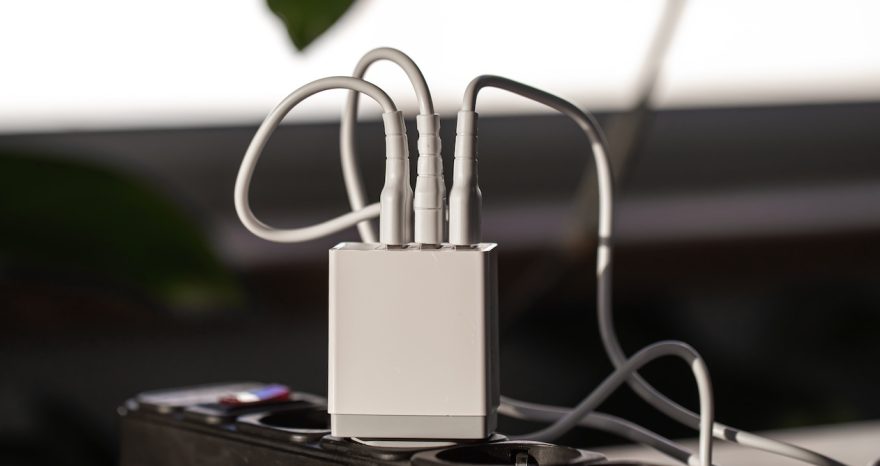 Rinnovabili • USB-C Charging: The Universal Standard Takes Over, Marking a Loss for Apple