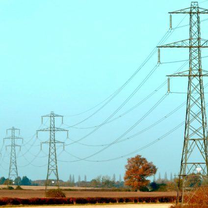 Rinnovabili • Electric transmission grid: why it lags behind growing energy demand